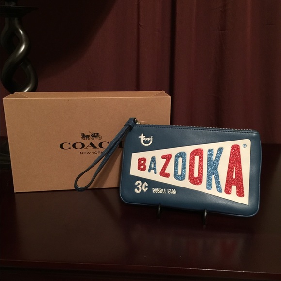 🍭 Limited edition Coach Bazooka wristlet - Picture 2 of 6
